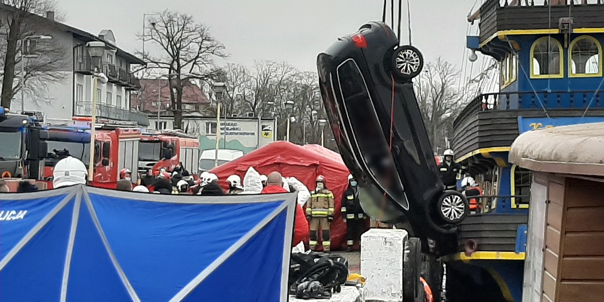 Tragiczny wypadek w Dziwnowie. Samochód wpadł do rzeki. Nie żyją cztery osoby