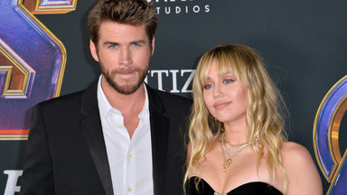 Liam Hemsworth mógł stracić pracę przez Miley Cyrus? Pojawiają się sprzeczne doniesienia