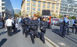 Strzelanina na dworcu koło Monachium. Sprawcą ataku Niemiec. "Próbował uciekać, został postrzelony w siedzenie"