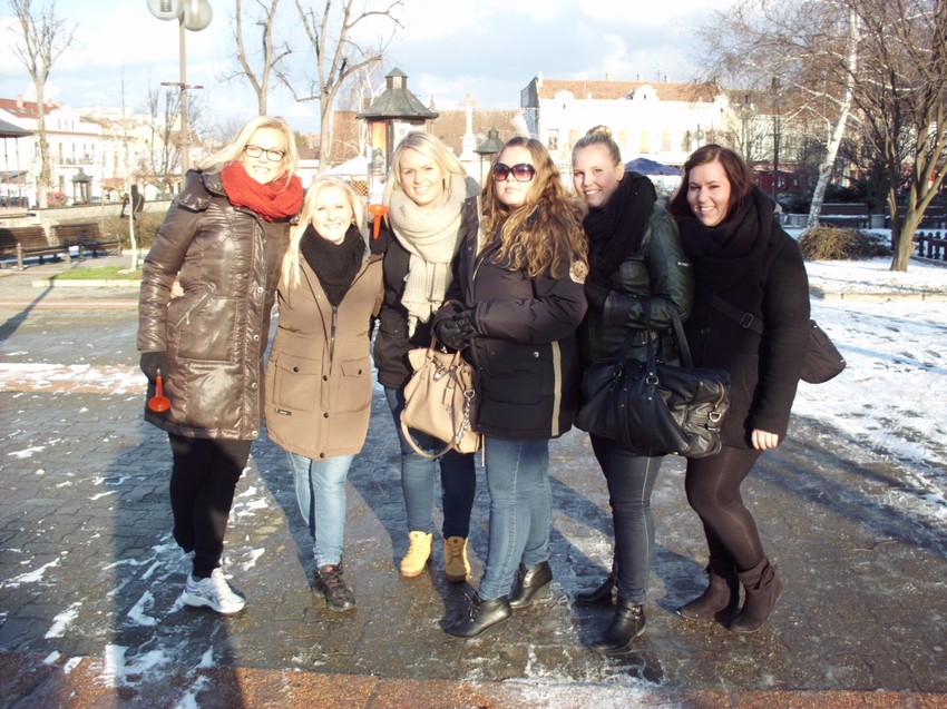 Vibeke Turdal s drugaricama u centru Vršca