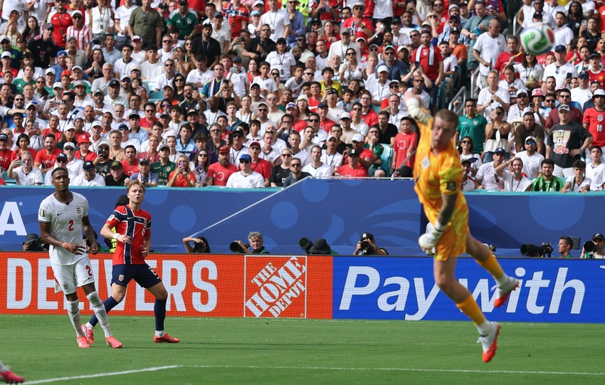 Spektakularan gol Andreasa Šjelderupa | Foto: REUTERS/Paul Childs