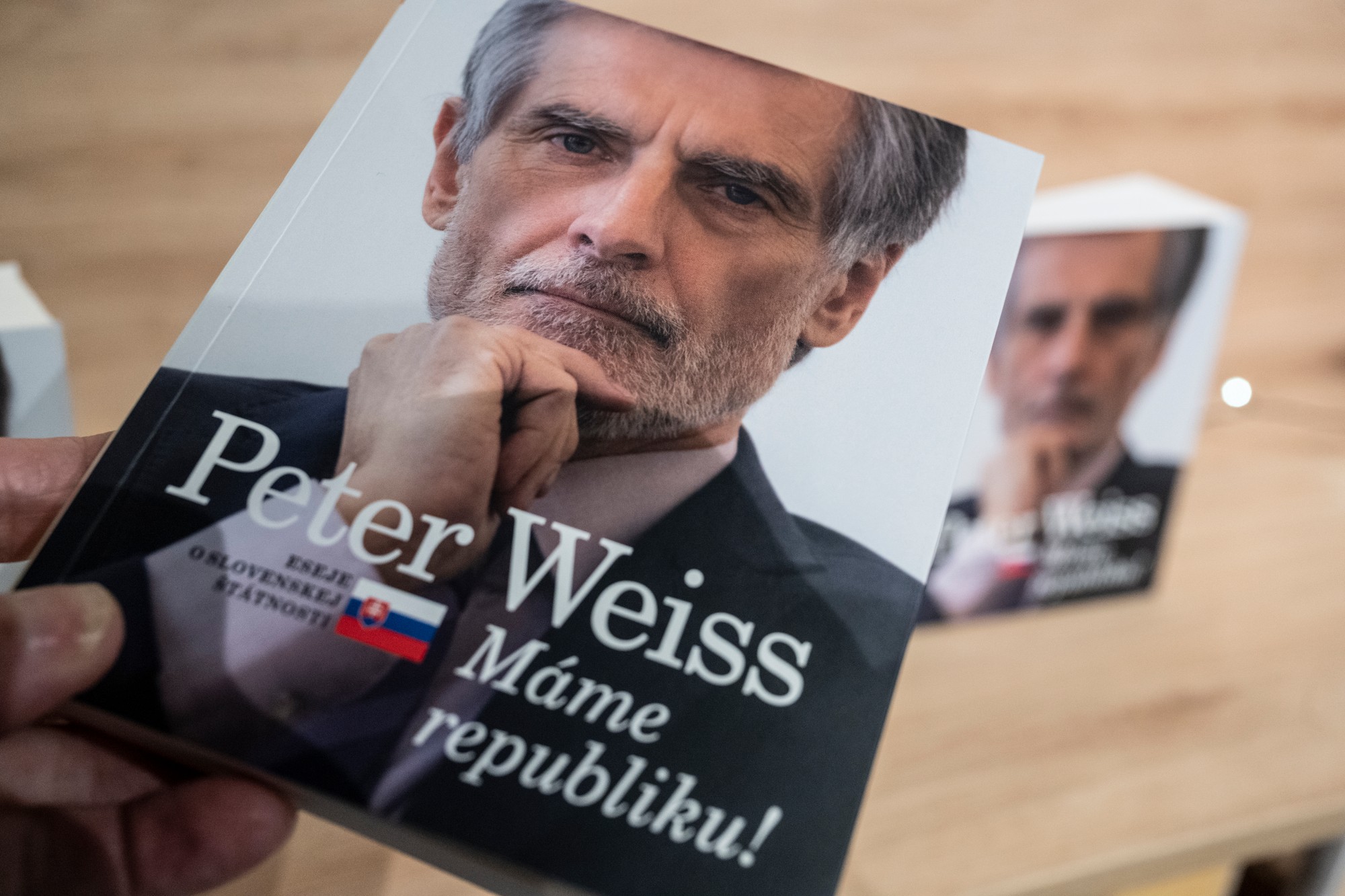 Kniha Máme republiku! od autora Petra Weissa.