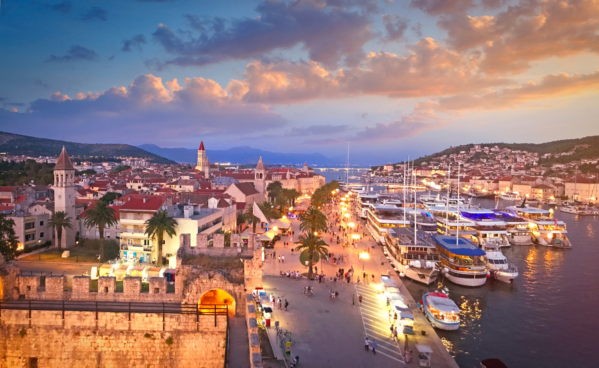 Prímorské kúpeľné mesto v Chorvátsku Trogir.