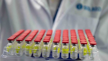 Engedélyt kapott Kínában az első belélegezhető Covid-vakcina