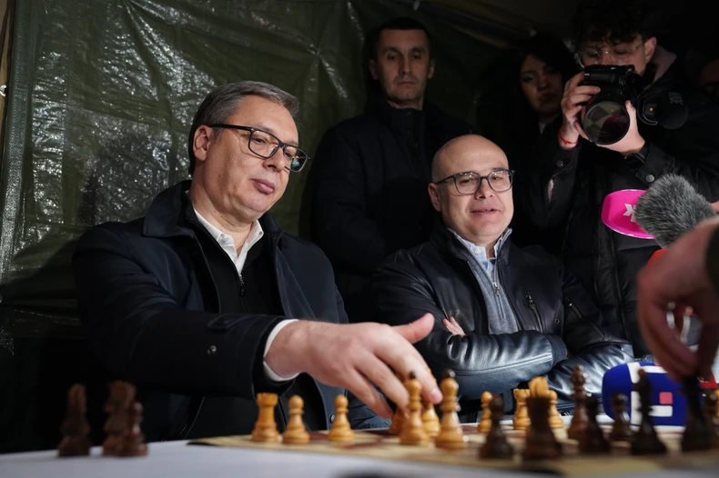 Vučić posetio studente u Pionirskom parku