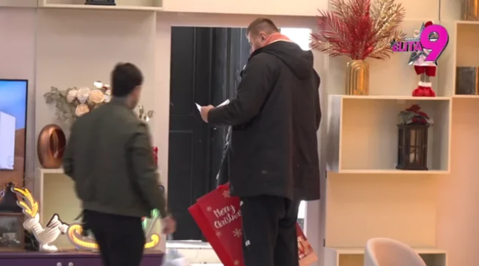 Janjuš pronašao skrivenu poruku u kesi, kad je video ko mu je pisao slomio se