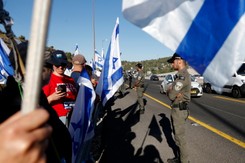 Izraelczycy protestują przeciwko reformie sądownictwa. Zablokowali autostrady