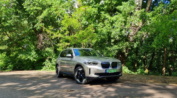 BMW iX3