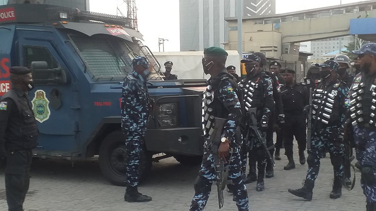 Police operatives deployed to strategis locations in Lekki ahead of #occupylekkitollgate protest on Saturday (RRS)