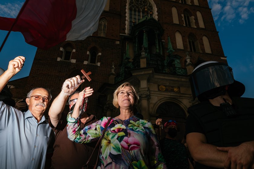 Małopolska kurator oświaty na manifestacji anty-LGBT