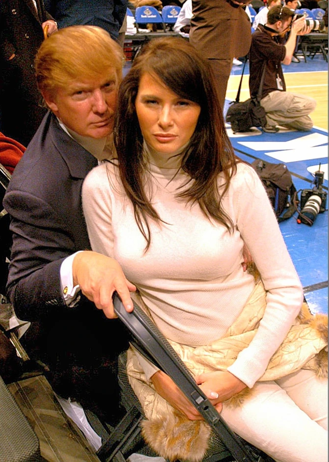 Donald i Melanija na utakmici 2004. godine, a ona je tad bila brineta