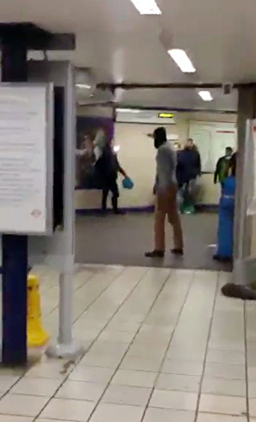 Atak nożownika w metrze. Krzyczał: to za Syrię!