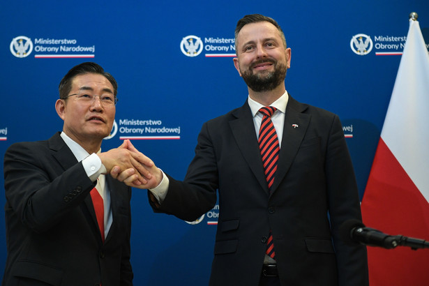 Władysław Kosiniak-Kamysz oraz minister obrony Korei Południowej Shin Won-sik. Koreański sprzęt trafi do polskiego wojska.