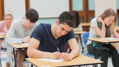 Wykładowca mówi o "sesjozie". Studenci chcą dla niego kary