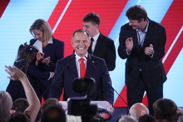 Wybory prezydenckie 2025. Sukces Karola Nawrockiego. Sztab wzorował się na jednym kraju [RAPORT]