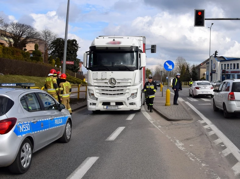 Służby podczas działań ratunkowych na DK22