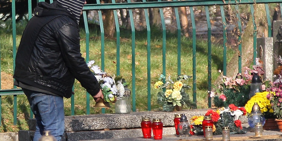 Jest co najmniej kilka sposobów na odstraszenie lub zniechęcenie cmentarnych złodziei. 