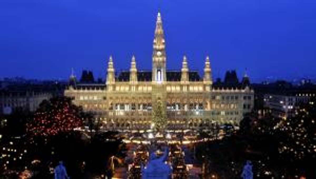 Gdyby teraz w Austrii odbyły się wybory parlamentarne, zajęłaby ona pierwsze miejsce, uzyskując 31–33 proc. głosów, czyli ok. 10 pkt proc. więcej niż każda z dwóch tradycyjnych partii