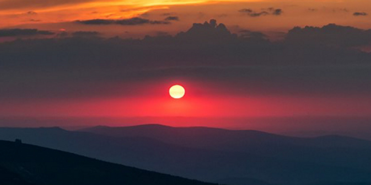 Zachód słońca obserwowany ze Śnieżki. Fot. Piotr Olszewski, METEO IMGW-PIB