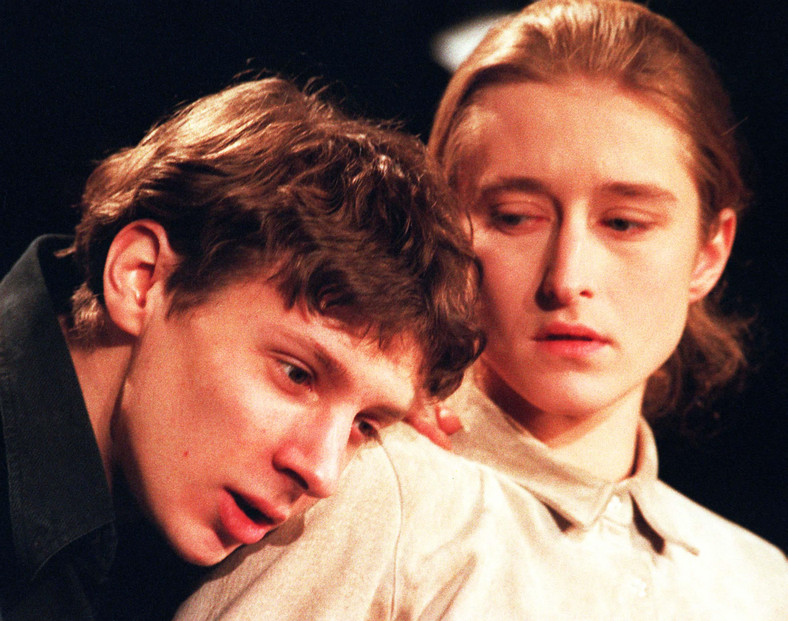 Wojciech Solarz i Agnieszka Sitek w spektaklu "Hamlet" w Teatrze Ochoty (2001)