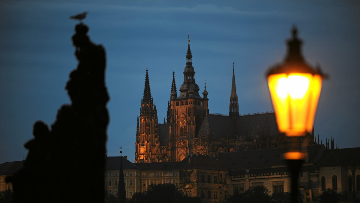 Rekordowo wysokie jak na luty temperatury, przekraczające 15 stopni Celsjusza, zanotowali w poniedziałek meteorolodzy w Czechach.