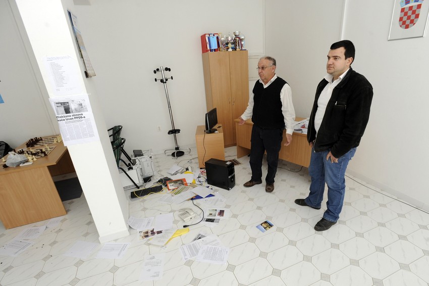 Napadnuti u Splitu: Dušan Stojanac i Predrag Bibić u prostorijama Veća srpske nacionalne manjine