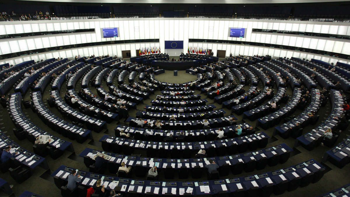 Dziś w Parlamencie Europejskim w Strasburgu odbyła się debata o prawach kobiet w Polsce. Została ona zwołana na wniosek frakcji socjalistów, liberałów i zielonych, zaniepokojonych przekazaniem przez Sejm do dalszych prac obywatelskiego projektu ustawy o ochronie życia, całkowicie zakazującego aborcji. Wcześniej sejmowa Komisja Sprawiedliwości i Praw Człowieka w głosowaniu odrzuciła projekt "Stop aborcji". Z kolei jutro na posiedzeniu plenarnym zajmie się nim Sejm.