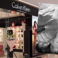 Transpłciowy ciężarny mężczyzna w reklamie Calvin Klein. Wzywają do bojkotu marki