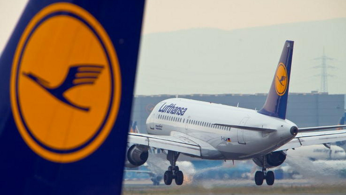 Zamknięcie przestrzeni powietrznej nad Syberią dla europejskich linii lotniczych jak m.in. Lufthansa, British Airways, czy PLL LOT przyniesie straty nie tylko tym przewoźnikom, ale także rosyjskiemu Aerofłotowi - uważa ekspert rynku lotniczego Krzysztof Moczulski.