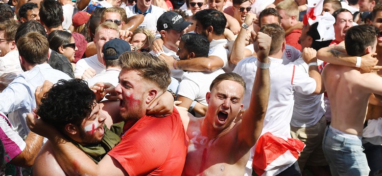 Angielscy kibice po zwycięstwie ze Szwecją wtargnęli do sklepu IKEA. Skakali po łóżkach i tańczyli na stołach