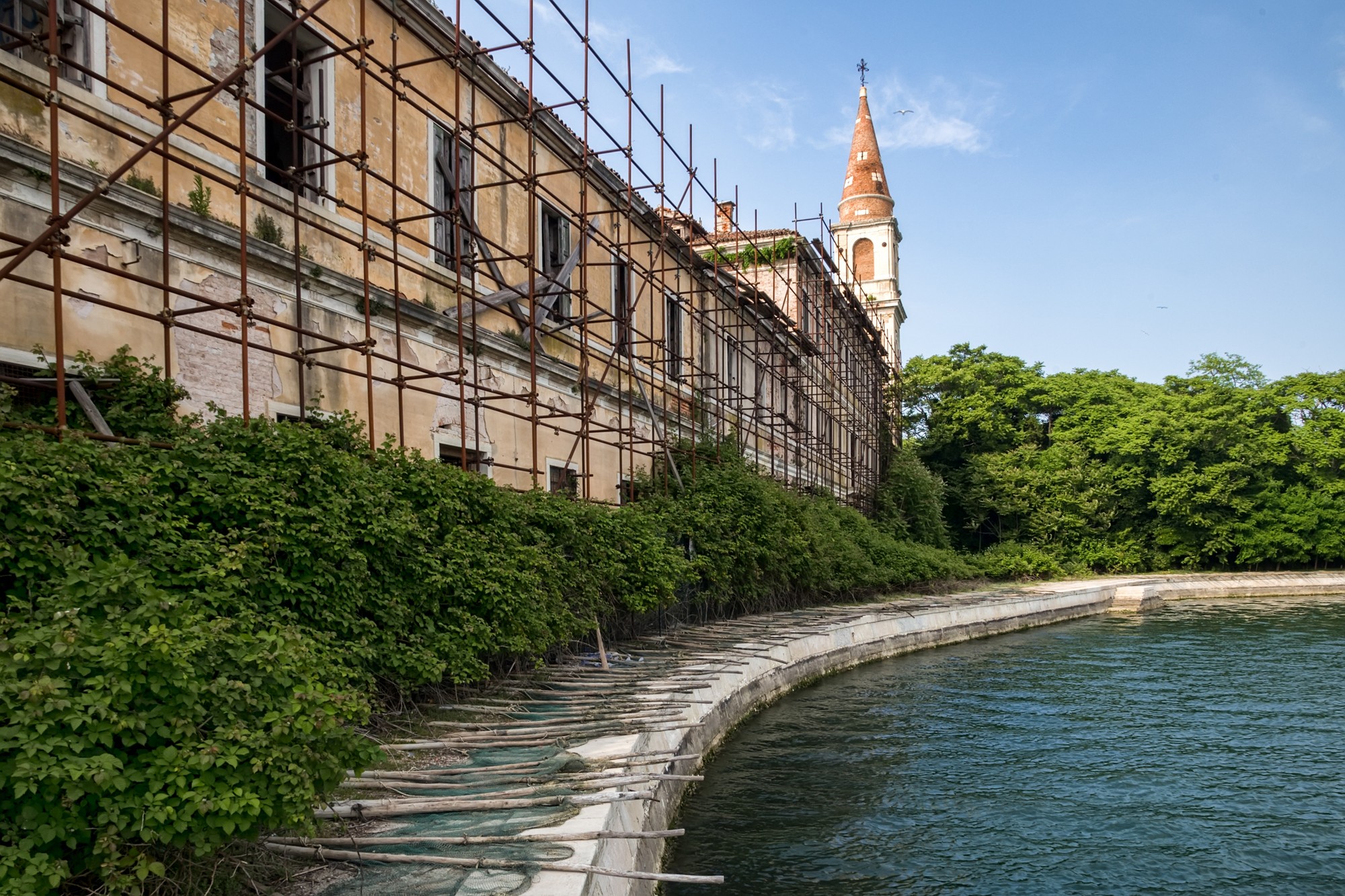 Ostrov Poveglia je v súčasnosti úplne opustený.