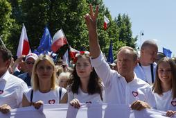 Donald Tusk w czasie marszu 4 czerwca w Warszawie