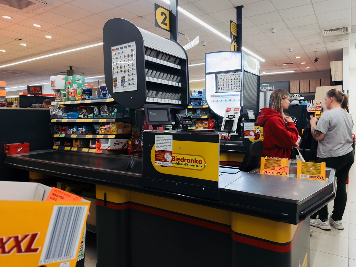 Biedronka wydłuża godziny pracy przed świętami. Oburzeni pracownicy reagują