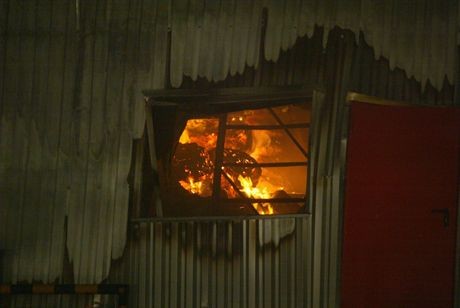 09.07.2007 Wilanow kolo Jedrzejowa (swietokrzyskie). Duzy pozar fabryki plastiku .Fot. Dariusz Gacek