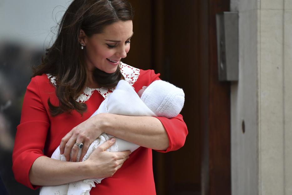 Katalin hercegné és harmadik gyermeke /Fotó: AFP