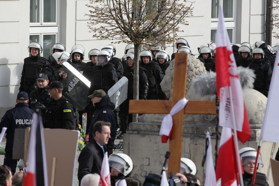 Tłum przed Pałacem Prezydenckim, fot. Iza Procyk-Lewandowska