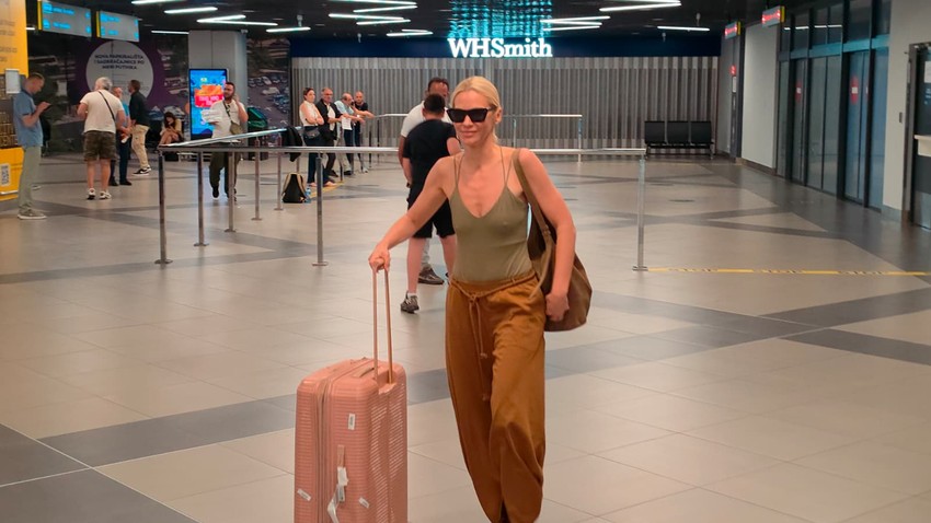 Nataša Bekvalac bez brushaltera na aerodromu 