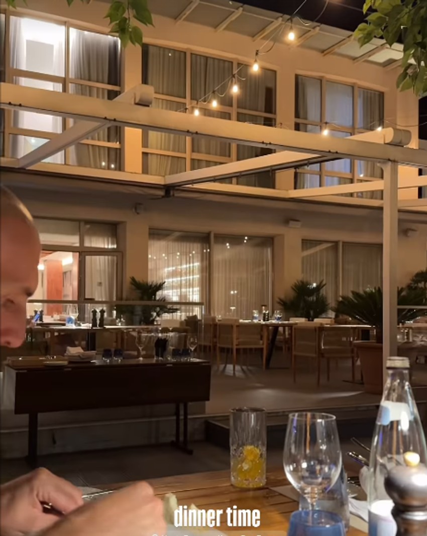 Danijela Dimitrovska na večeri sa verenikom i sinom