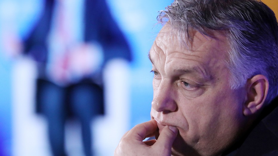 Orbán Viktor miniszterelnök szerint nem lehet csak a nyugati hitelpiacokról forrásokat bevonni, meg kell jelenni a londoni, a japán, a kínai, és arab piacokon is - fotó: Shutterstock