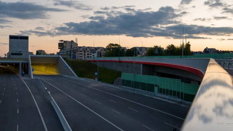 Tunel w ciągu drogi ekspresowej S2 w Warszawie