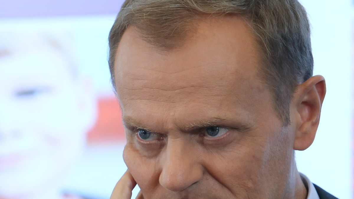 Donald Tusk w rozmowie z Faktami TVN podtrzymał swoją decyzję o tym, że  nie będzie ubiegał się o funkcję szefa Komisji Europejskiej. Premier chce poświęcić się polityce krajowej. - Moja obecność tutaj będzie ważniejsza niż europejskie awanse - stwierdził premier. - Nic piękniejszego w polityce mi się nie zdarzy - to jest mój Mount Everest, nie mam żadnych wątpliwości - podkreślił.