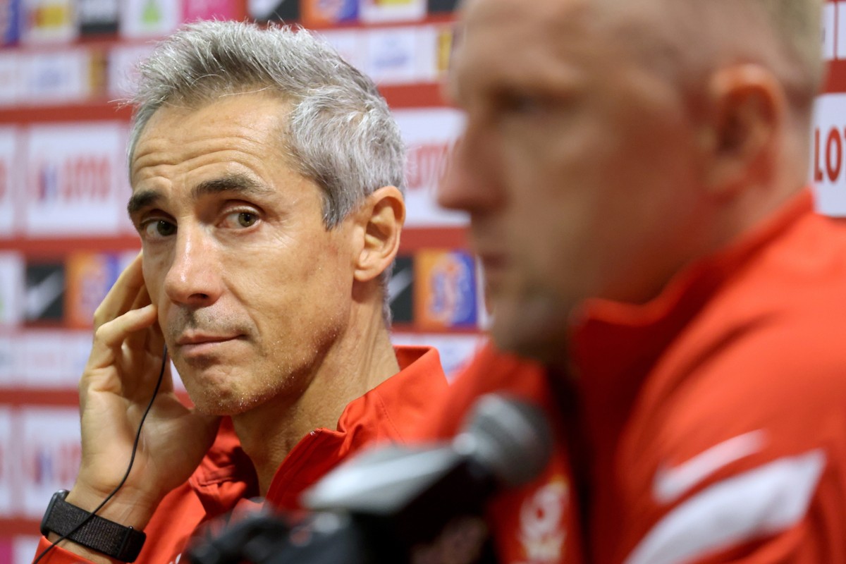 Trener reprezentacji Polski Paulo Sousa i Kamil Glik podczas konferencji prasowej w Warszawie
