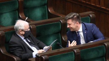 Stan po Burzy. Szalone wakacje Kaczyńskiego - jak co roku po powrocie z urlopu prezes PiS będzie wyrzucał ministrów. Trwa ostra walka o stołki [PODCAST]