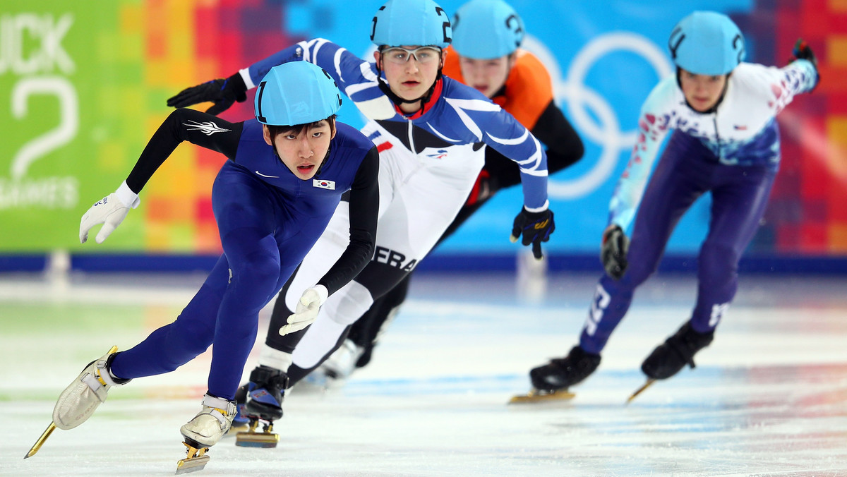 Dwa złote medale i jeden srebrny wywalczyli łyżwiarze Korei Południowej w wyścigu na 1000 m dziewcząt i chłopców w short tracku podczas Pierwszych Zimowych Młodzieżowych Igrzysk Olimpijskich w Innsbrucku.