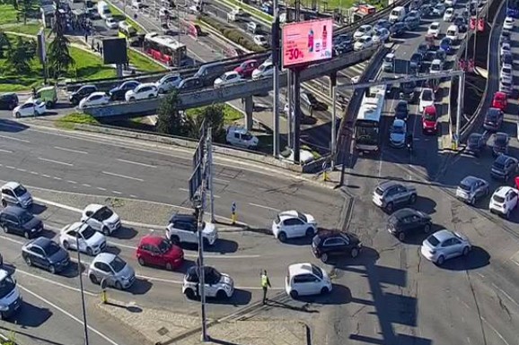 (MAPE) "Pančevac" krcat, putovanje iz Mirijeva i Karaburme do centra sporo, u dugim kolonama: Evo gde su ovog jutra najveće gužve