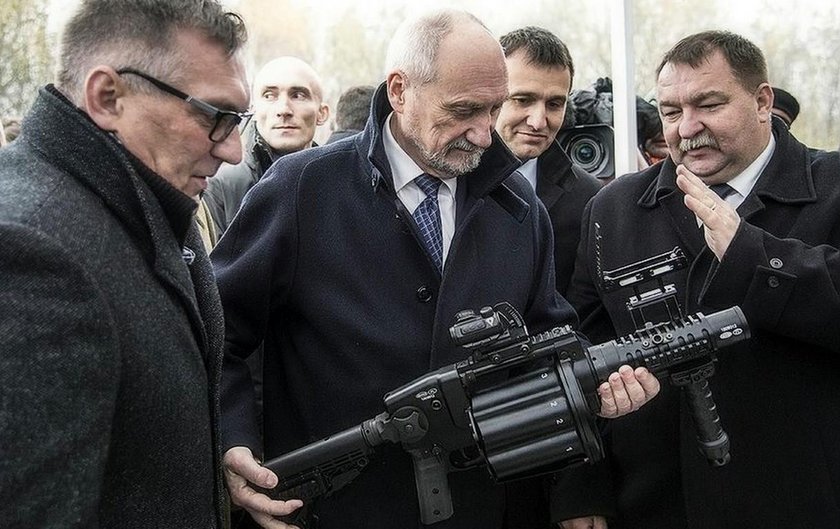 Macierewicz obiecywał, a wyszło jak zwykle