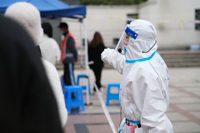 Tombol a BA.2 Kínában, Sanghajt két szakaszban zárják le