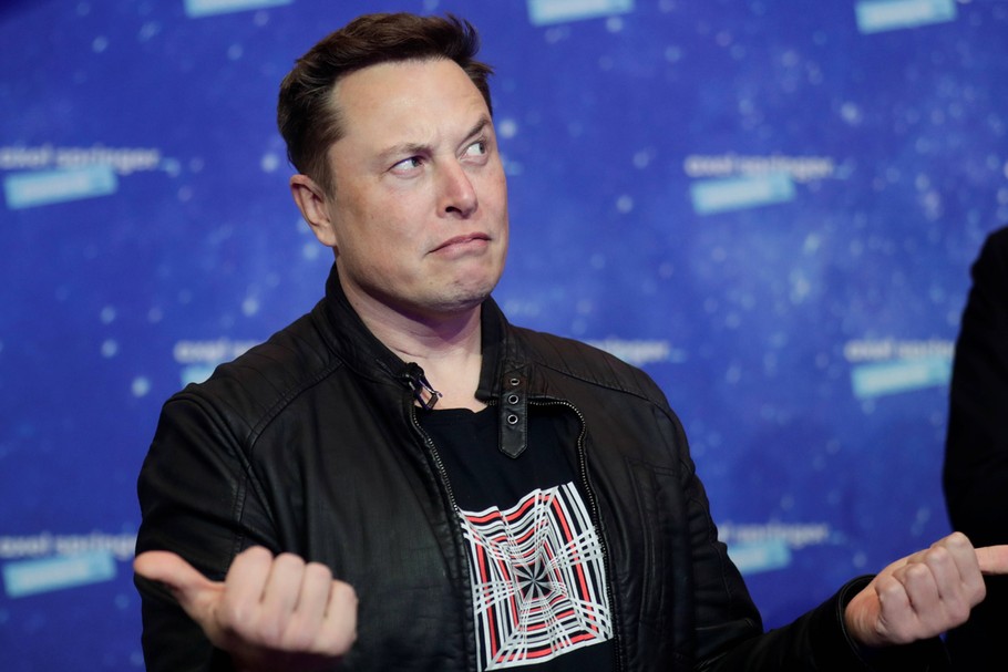 Elon Musk rok 2020 może uznać za udany. Tesla jest na plusie i sprzedała 500 tys. samochodów