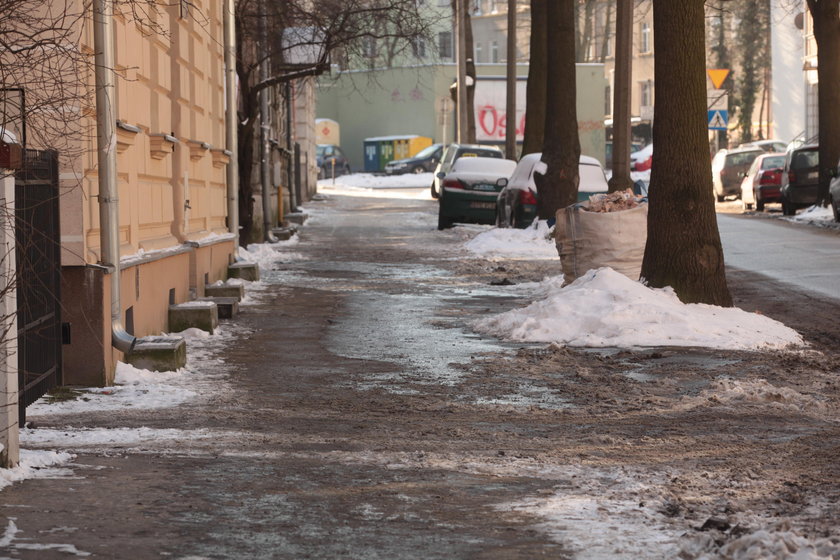 Chodnik przy ul. Jesionowej w Gdańsku