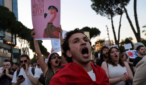 Protesti u Tirani, Albanija, 9. juna. zbog izgradnje luksuznog odmarališta 